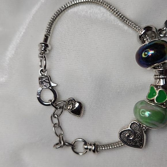 Ladies Love Key Animal Paw Print Heart Green Beaded Charm Bracelet Silver Tone - Picture 4 of 4